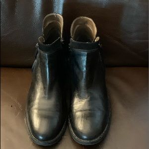 Women’s Bella Vita black leather booties